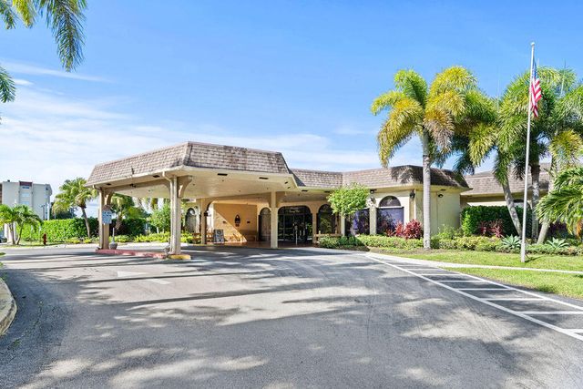 3590 Via Poinciana 216, Lake Worth, FL 33467