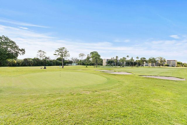 3590 Via Poinciana 216, Lake Worth, FL 33467