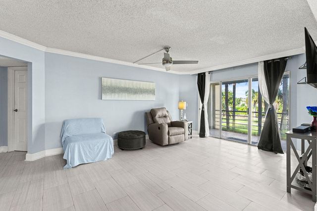 3590 Via Poinciana 216, Lake Worth, FL 33467