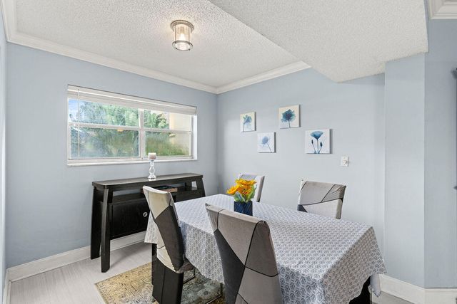 3590 Via Poinciana 216, Lake Worth, FL 33467