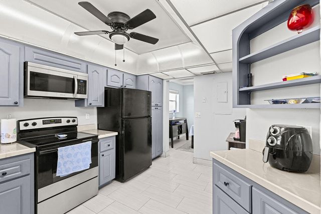 3590 Via Poinciana 216, Lake Worth, FL 33467