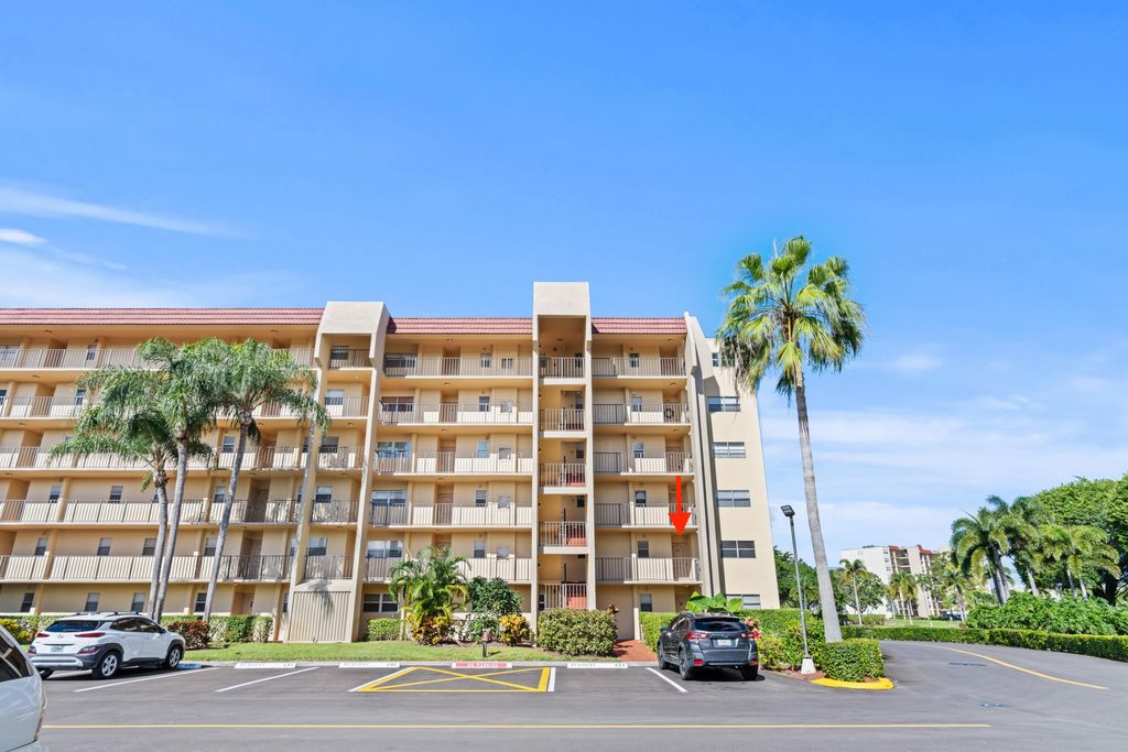 3590 Via Poinciana 216, Lake Worth, FL 33467