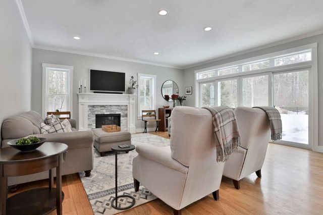 9 Quigley Way, Brookline, NH 03033