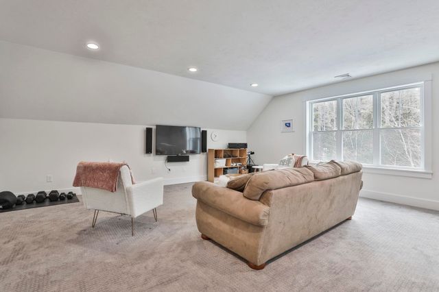 9 Quigley Way, Brookline, NH 03033