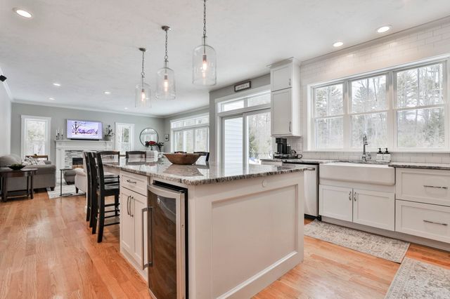 9 Quigley Way, Brookline, NH 03033