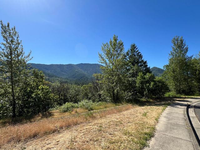 1636 Panoramic Loop 212, Grants Pass, OR 97527