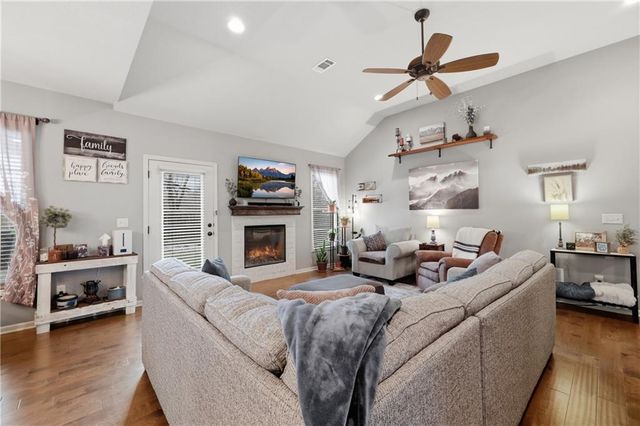 503 SW 6th Street Terrace, Oak Grove, MO 64075