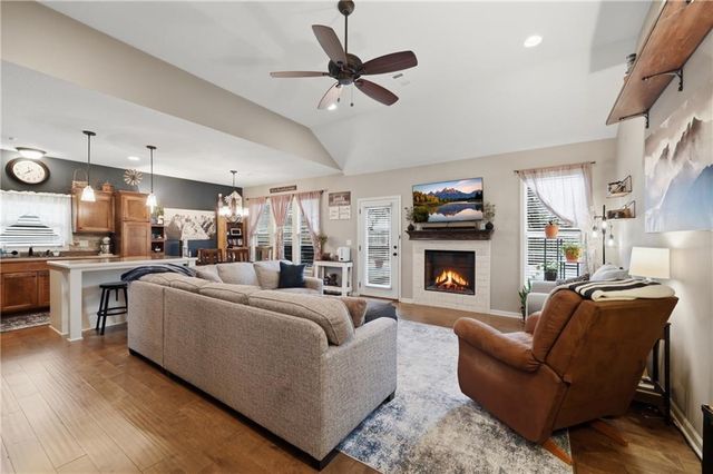 503 SW 6th Street Terrace, Oak Grove, MO 64075