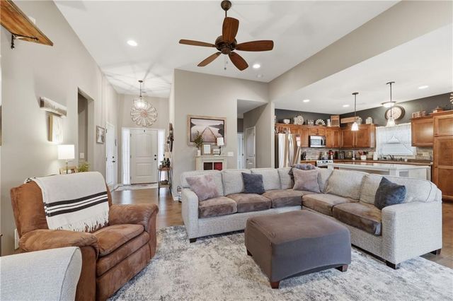 503 SW 6th Street Terrace, Oak Grove, MO 64075