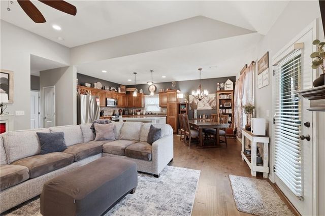 503 SW 6th Street Terrace, Oak Grove, MO 64075