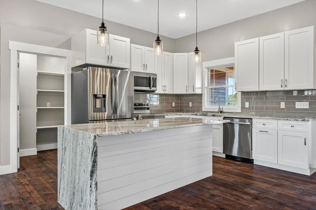 196 Dairy Barn Rd, Sparta, TN 38583