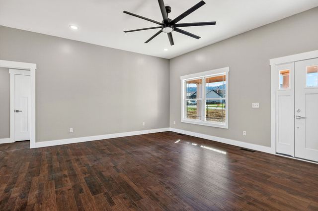 196 Dairy Barn Rd, Sparta, TN 38583