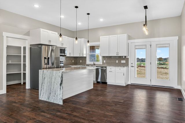 196 Dairy Barn Rd, Sparta, TN 38583