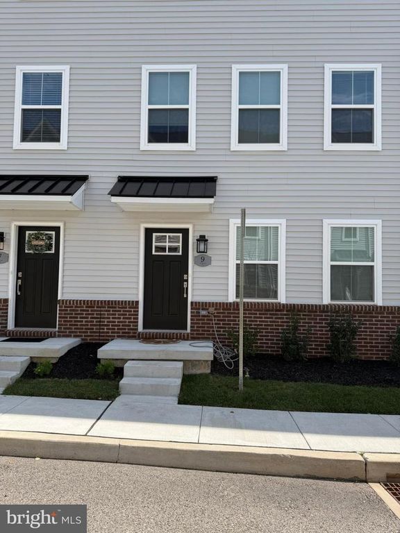 9 ATKINS DR, Bridgeport, PA 19405