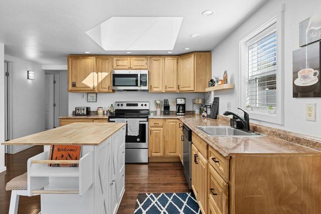 2507 E Upriver Dr, Spokane, WA 99207