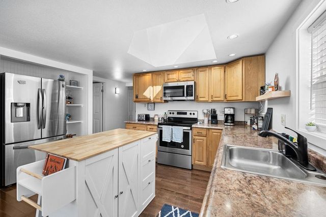2507 E Upriver Dr, Spokane, WA 99207