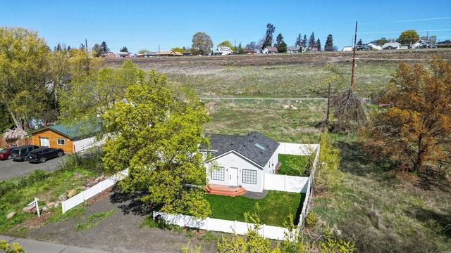 2507 E Upriver Dr, Spokane, WA 99207