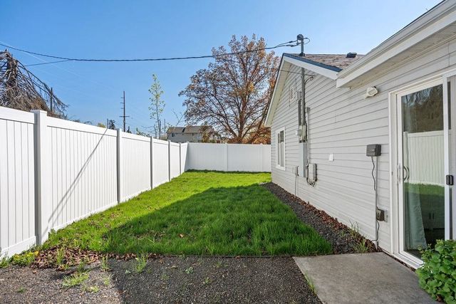 2507 E Upriver Dr, Spokane, WA 99207