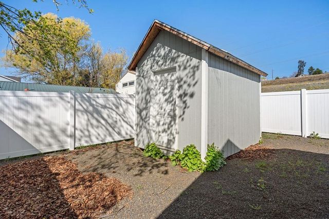 2507 E Upriver Dr, Spokane, WA 99207