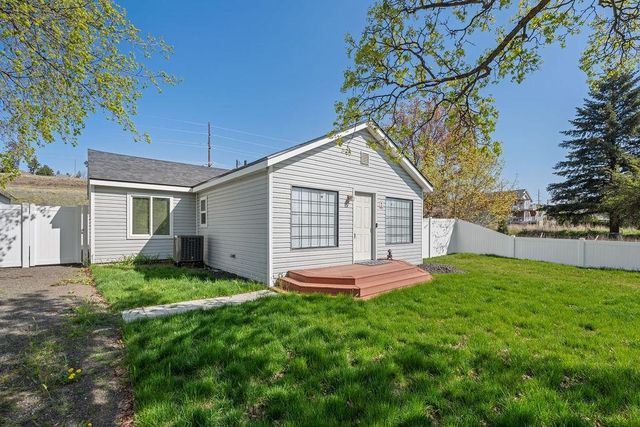2507 E Upriver Dr, Spokane, WA 99207