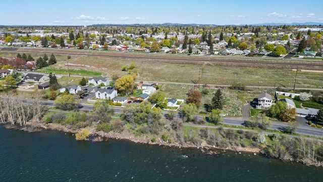 2507 E Upriver Dr, Spokane, WA 99207
