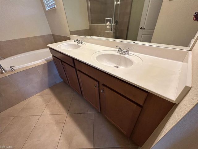 11294 Red Bluff LN, Fort Myers, FL 33912