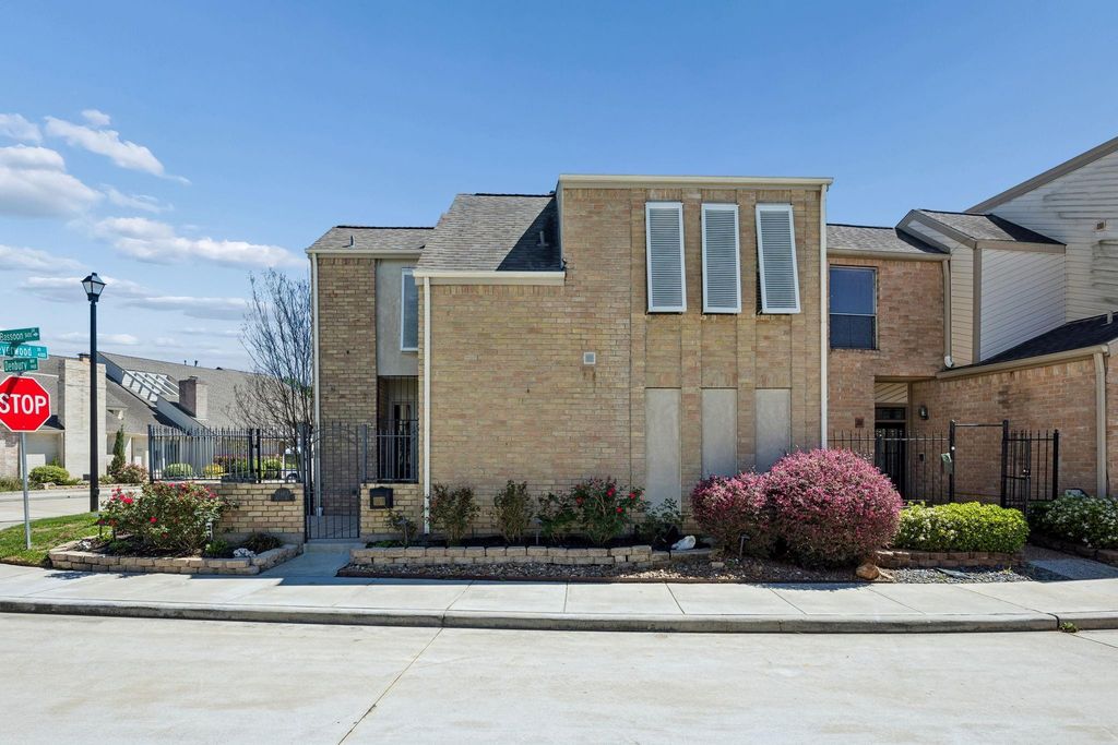 9403 Denbury Way, Houston, TX 77025