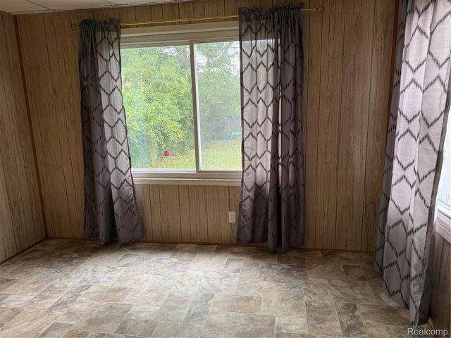 6732 Rockdale Street, Dearborn Heights, MI 48127