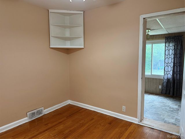 6732 Rockdale Street, Dearborn Heights, MI 48127