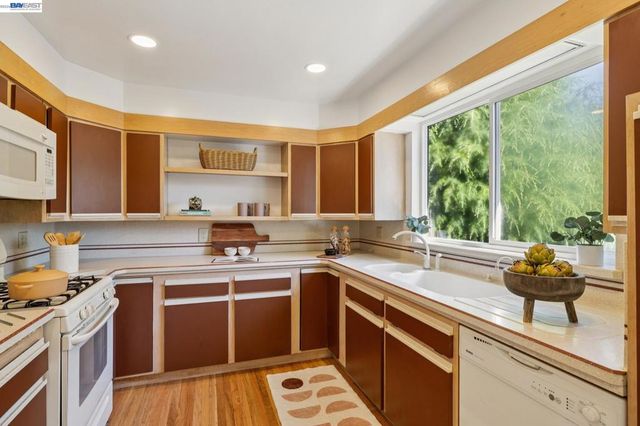 1516 WELLINGTON STREET, Oakland, CA 94602