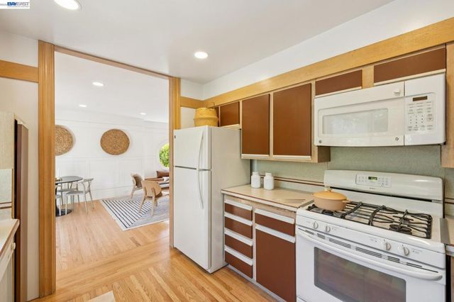 1516 WELLINGTON STREET, Oakland, CA 94602