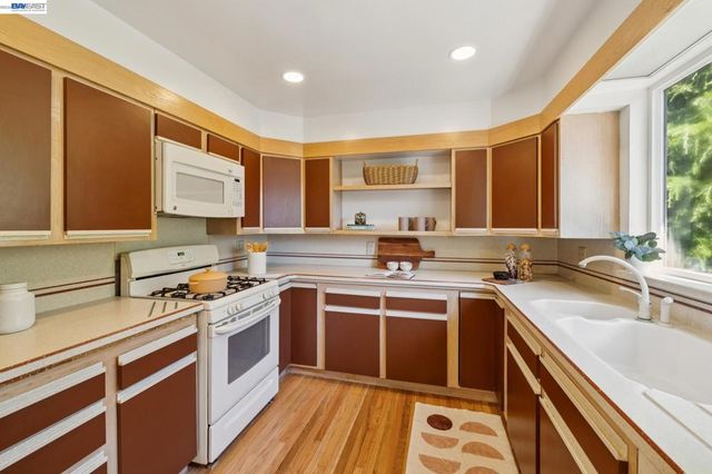 1516 WELLINGTON STREET, Oakland, CA 94602