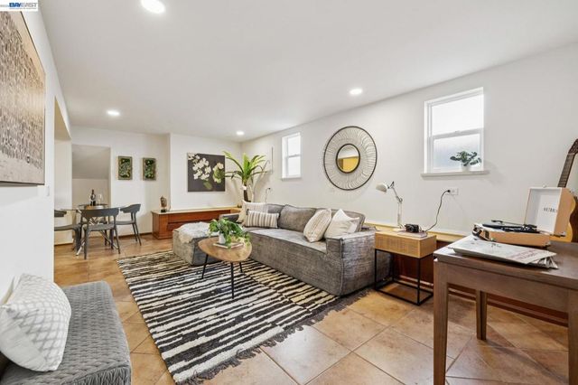 1516 WELLINGTON STREET, Oakland, CA 94602