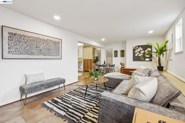 1516 WELLINGTON STREET, Oakland, CA 94602