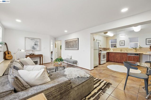 1516 WELLINGTON STREET, Oakland, CA 94602