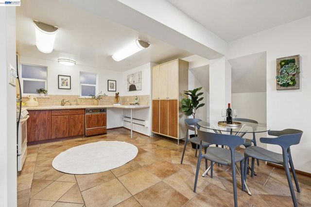 1516 WELLINGTON STREET, Oakland, CA 94602