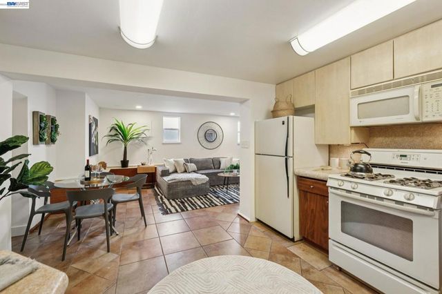 1516 WELLINGTON STREET, Oakland, CA 94602