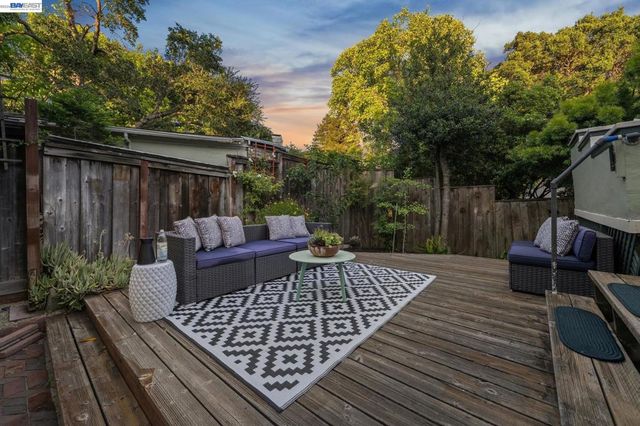 1516 WELLINGTON STREET, Oakland, CA 94602