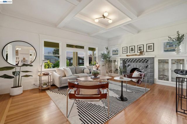 1516 WELLINGTON STREET, Oakland, CA 94602