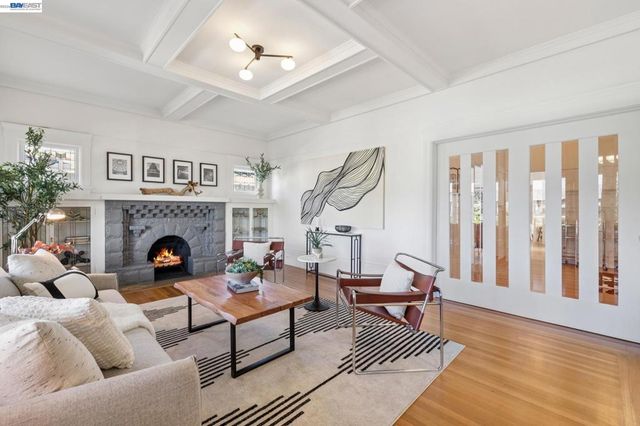 1516 WELLINGTON STREET, Oakland, CA 94602