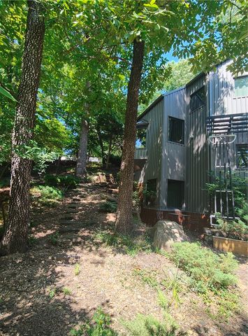 492 Vinson Avenue, Fayetteville, AR 72701