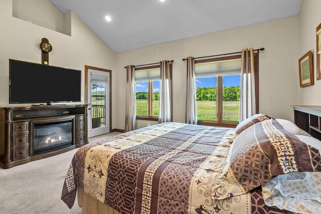 W5574 Briarwood ROAD, Elkhorn, WI 53121