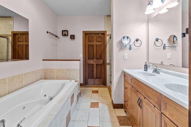 W5574 Briarwood ROAD, Elkhorn, WI 53121