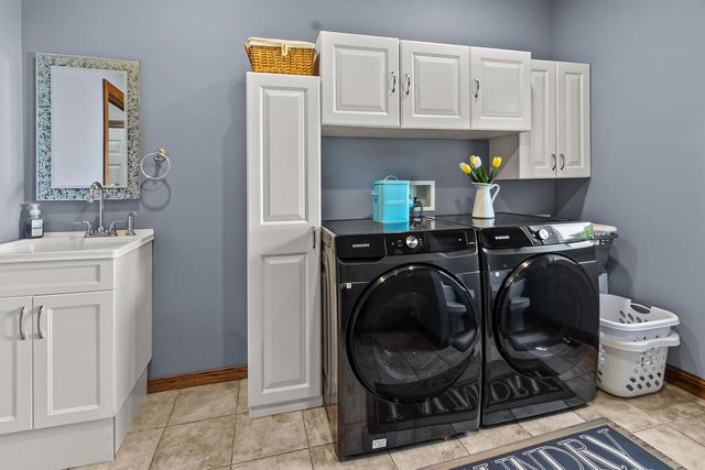 W5574 Briarwood ROAD, Elkhorn, WI 53121