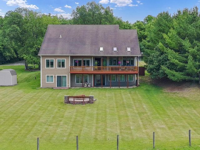 W5574 Briarwood ROAD, Elkhorn, WI 53121