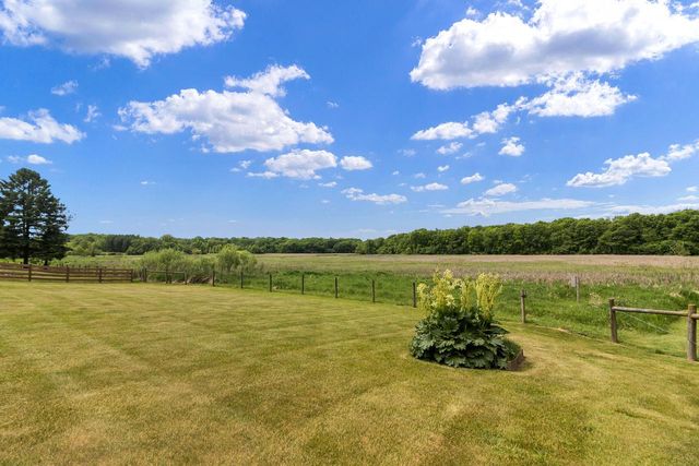 W5574 Briarwood ROAD, Elkhorn, WI 53121