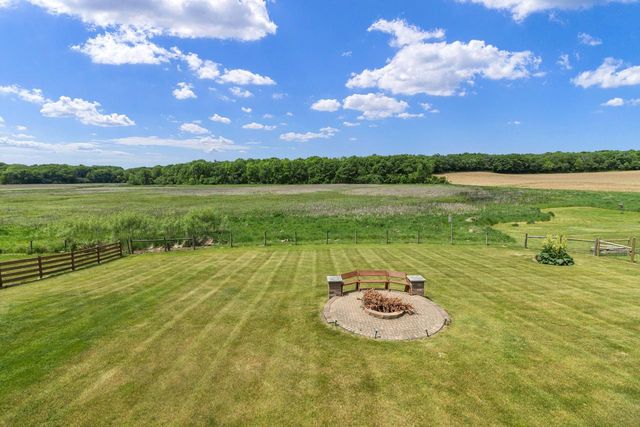 W5574 Briarwood ROAD, Elkhorn, WI 53121
