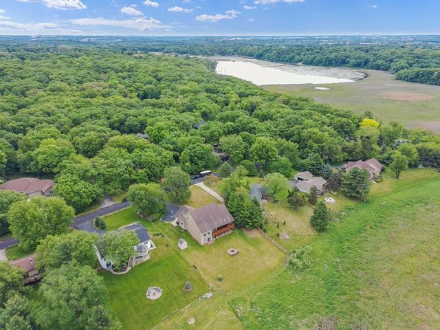 W5574 Briarwood ROAD, Elkhorn, WI 53121