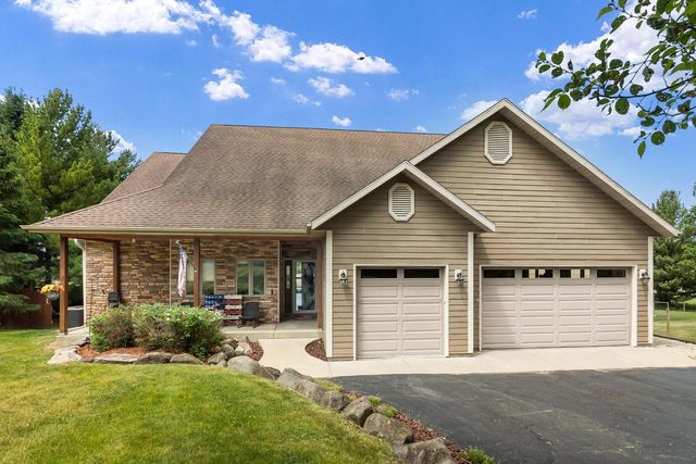 W5574 Briarwood ROAD, Elkhorn, WI 53121