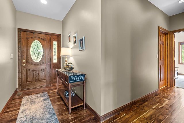 W5574 Briarwood ROAD, Elkhorn, WI 53121